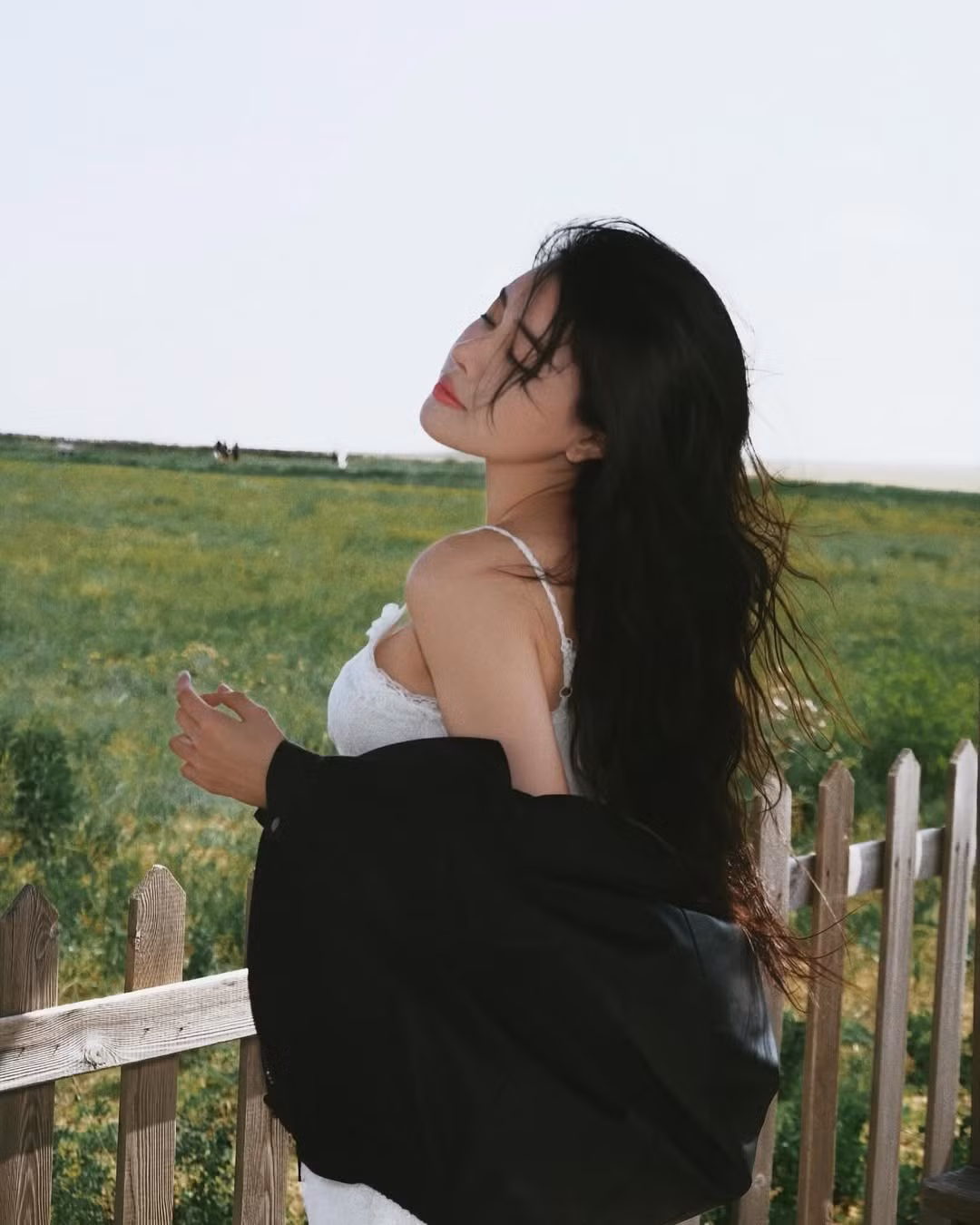 Mối tình đẹp giữa Vũ Văn Thanh và Trần Bích Hạnh luôn nhận được sự quan tâm và ủng hộ từ công chúng. Cả hai thường xuyên chia sẻ những khoảnh khắc hạnh phúc và ngọt ngào bên nhau.