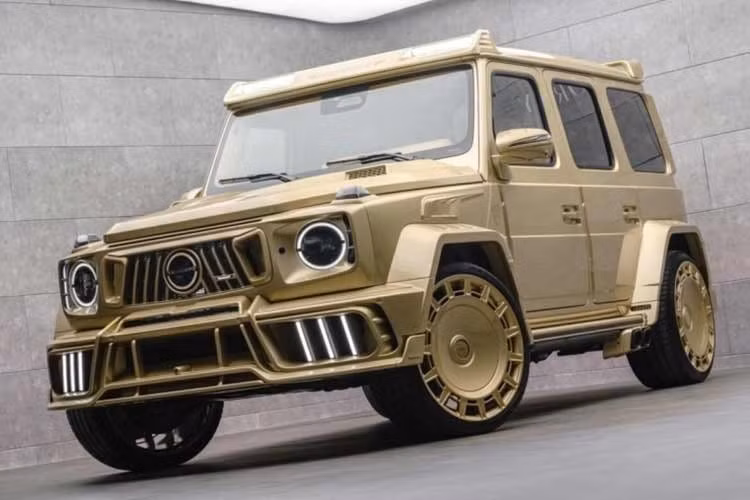 Hãng độ Mansory mới đây lại tiếp tục gây sốc khi trình làng một phiên bản Mercedes-AMG G63 "độc nhất vô nhị" đến mức thậm chí có thể bị xem là hơi "quá mức". Bản độ mới nhất này của hãng độ nổi tiếng nước Đức dựa trên biến thể Grande Entrée sở hữu ngoại thất vàng mờ đầy choáng ngợp, hướng thẳng đến nhóm khách hàng siêu giàu tại Trung Đông.