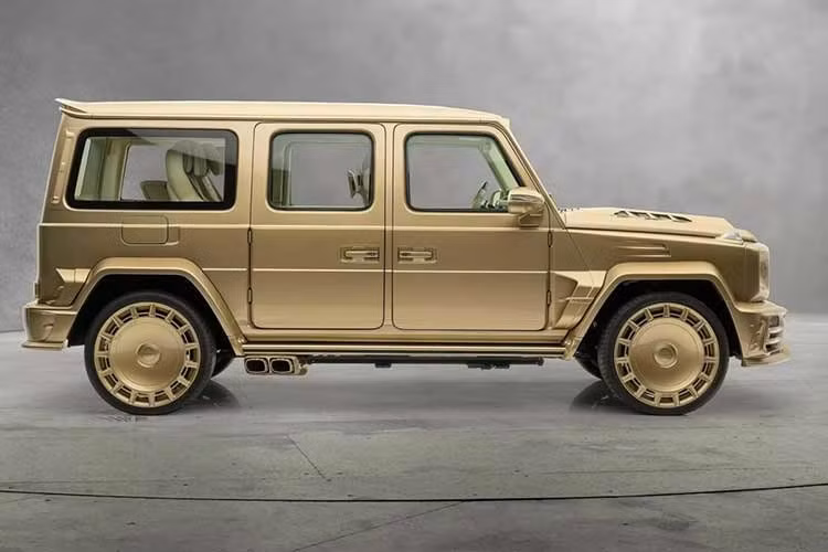 Cụ thể, mẫu SUV địa hình hạng sang nổi tiếng đến từ Đức này đã được kéo dài trục cơ sở, sơn màu vàng nhám toàn thân và thậm chí được trang bị cửa sau mở ngược (suicide doors) - một chi tiết hiếm thấy trên bất kỳ mẫu xe G-Class nào.