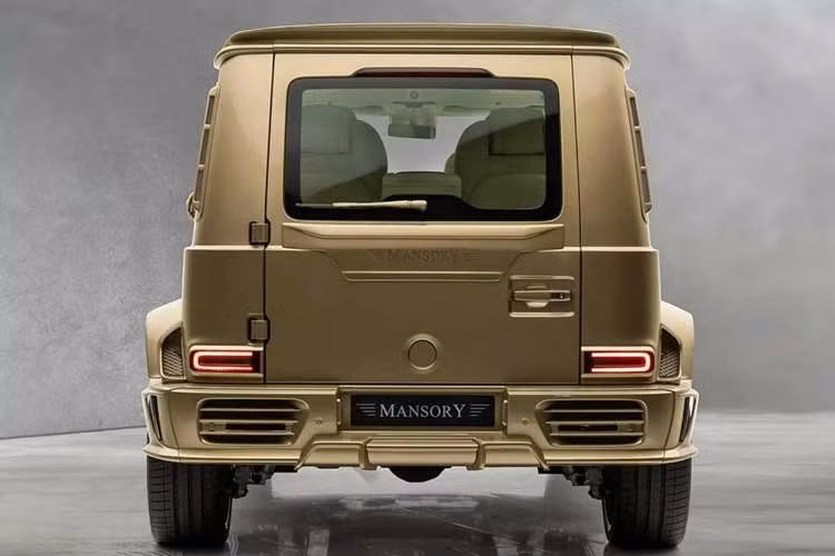 Giá bán của Mercedes-AMG G63 dát vàng nhà Mansory chưa được tiết lộ, nhưng với những gì mà hãng độ này trang bị, đây gần như chắc chắn là một chiếc SUV có giá ở ngưỡng hàng trăm nghìn USD.