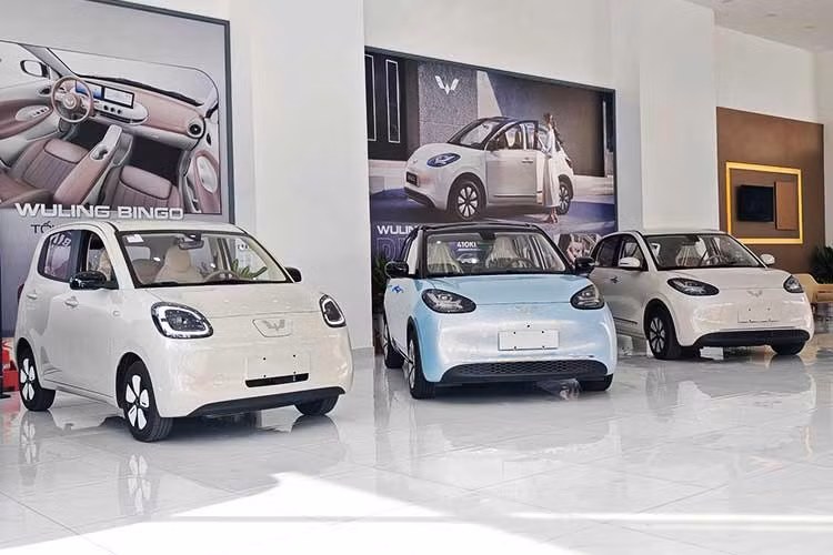 Với phiên bản 300 km, mức chênh lệch so với các đối thủ còn được nới lên 130 - 141 triệu đồng. Trong bối cảnh thị trường ngày càng cạnh tranh về giá, đây sẽ là thách thức không nhỏ đối với mẫu xe điện đến từ Trung Quốc.