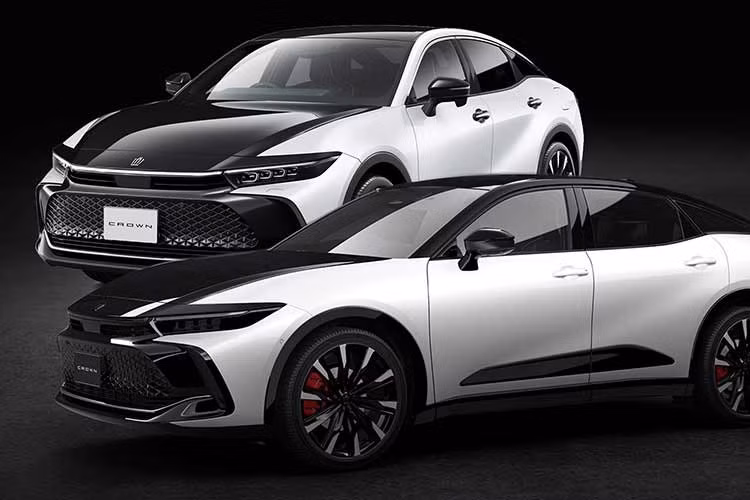 Thông số kỹ thuật và giá bán của Toyota Crown Crossover 2027 sẽ chính thức được công bố vào thời điểm ra mắt. Hiện tại, mẫu xe này có giá từ 5,15-6,7 triệu Yên (khoảng 1,03-1,34 tỷ đồng). Ngoài Crown Crossover, Toyota cũng được cho là sẽ áp dụng các nâng cấp tương tự cho những thành viên khác của dòng Crown, bao gồm Crown Sport và Crown Sedan.
