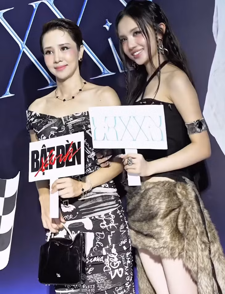 Điều đáng chú ý là Ngân Hà vừa chính thức debut trong vai trò ca sĩ cách đây chưa lâu, nối gót cha mẹ bước vào showbiz.