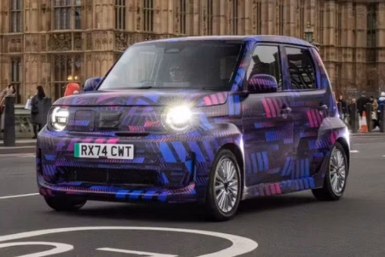 Theo công bố, Honda N-One e: chạy điện đô thị mới này được lấy cảm hứng từ Nissan Cube - dòng xe từng gây ấn tượng với thiết kế hộp vuông lạ mắt.