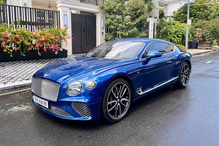 Bentley Continental GT là chiếc coupe siêu sang rất được các đại gia trên thế giới cũng như các dân chơi Việt tin dùng, mới đây, 1 trong số xe này đã được chào bán với giá gần 14 tỷ đồng, thu hút không ít sự quan tâm của các dân chơi trong nước.