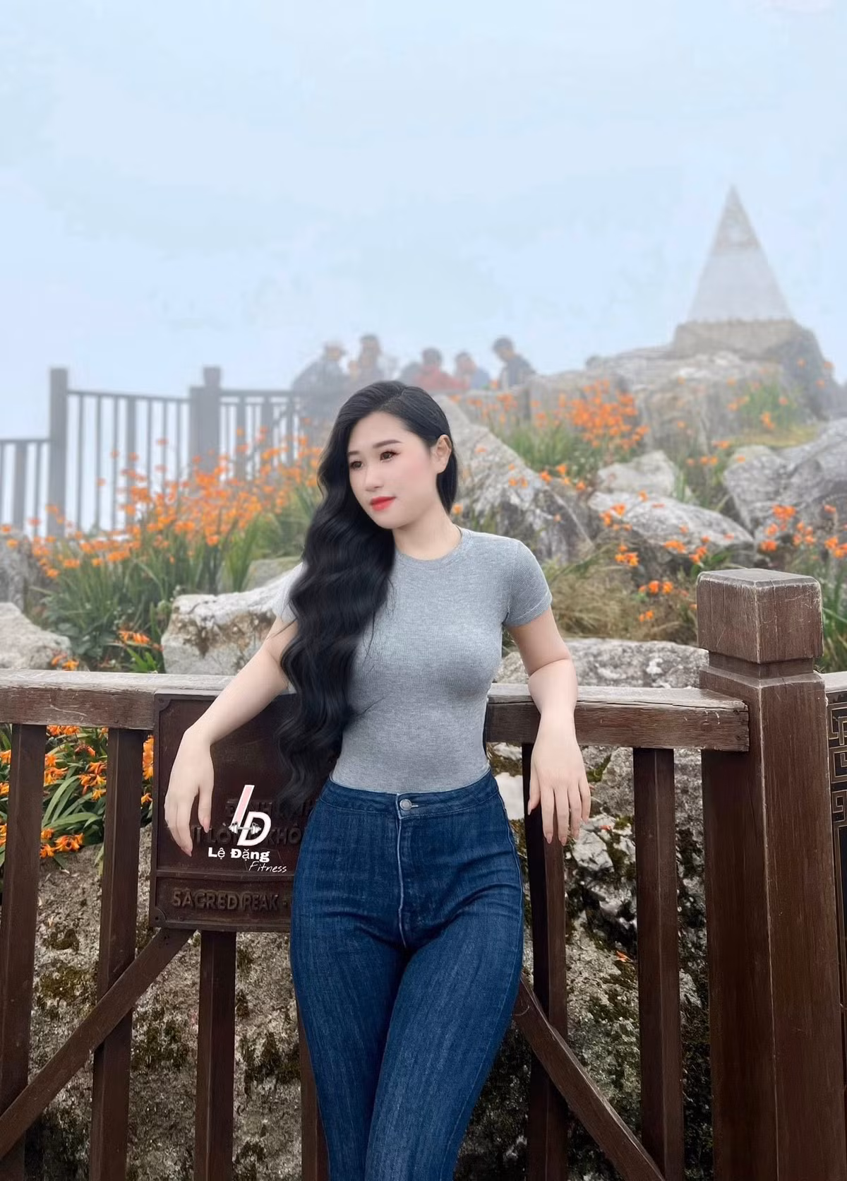 Mỗi bức ảnh đăng tải của hot girl 1,3 triệu người theo dõi đều khiến dân tình mê mẩn vì phiên bản nào cũng "cực phẩm".