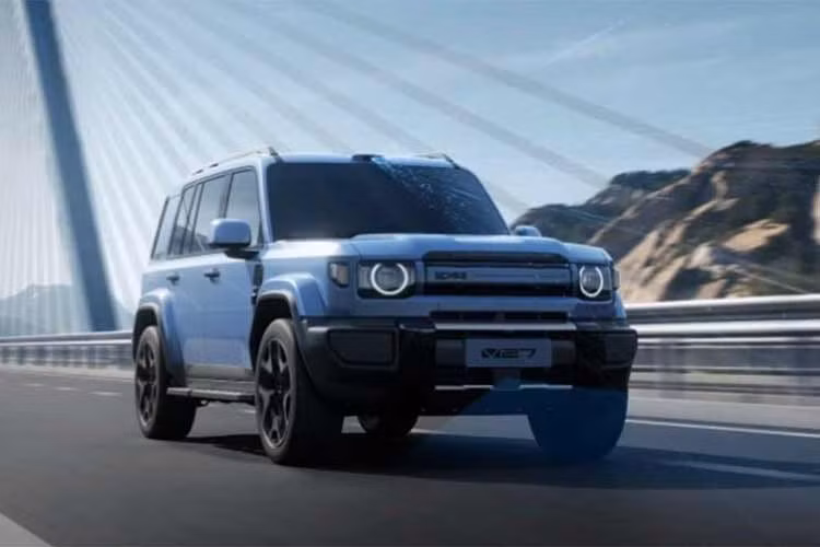 V27 Long-Range Edition tiếp tục sử dụng hệ truyền động điện mở rộng phạm vi hoạt động (EREV) với hai mô-tơ điện và hệ dẫn động 4 bánh, cho tổng công suất 335 kW (449 mã lực). Động cơ xăng tăng áp 1.5L đảm nhiệm vai trò máy phát điện. Chery công bố động cơ có hiệu suất nhiệt tối đa 45,79% và khả năng tạo ra 3,71 kWh điện từ mỗi lít nhiên liệu.