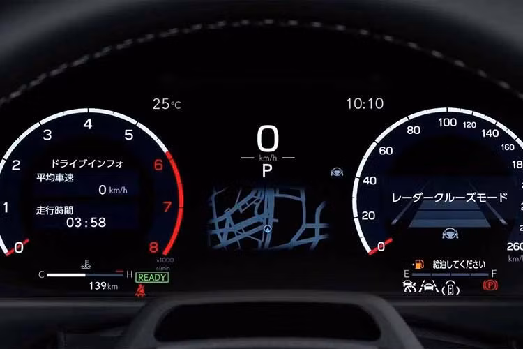 Xe cũng được trang bị vi sai chống trượt Torsen ở cầu sau. Không chỉ F Sport, các phiên bản còn lại của LX cũng nhận được những thay đổi về cảm giác đánh lái và đặc tính hệ thống treo, hướng tới khả năng vận hành ổn định hơn nhưng vẫn duy trì sự êm ái.
