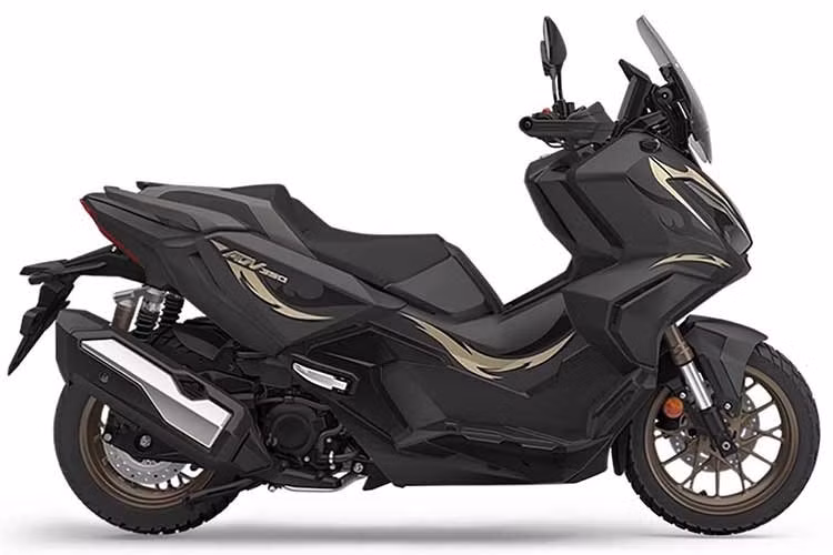 Được ra mắt tại Triển lãm Xe máy Trung Quốc 2026 ở Trùng Khánh, phiên bản giới hạn ADV350 nổi bật so với phiên bản thông thường nhờ họa tiết mang chủ đề phương Đông cầu kỳ, lấy cảm hứng từ phong cách nghệ thuật truyền thống, kết hợp với bộ vành xe được hoàn thiện đặc biệt.