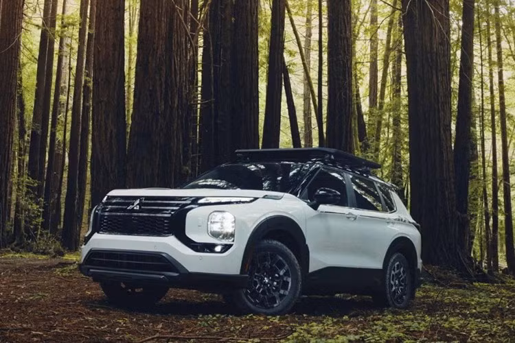 Mẫu xe SUV Mitsubishi Outlander Trail Edition 2025 nhằm hướng tới nhóm khách hàng yêu thích hình ảnh phiêu lưu, dã ngoại – dù thực tế vẫn là một mẫu xe thuần đô thị.