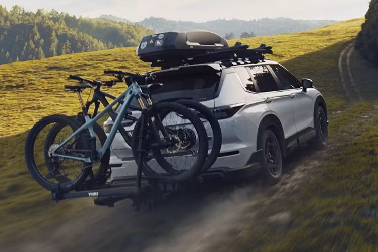 Mitsubishi Outlander Trail Edition 2025 có giá khởi điểm từ 39.295 USD, cao hơn 1.360 USD so với bản SE mà nó phát triển dựa trên.