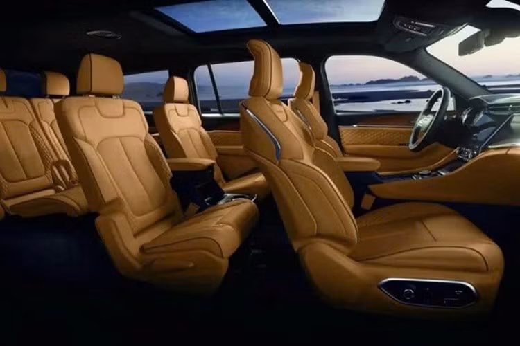 Hiện Jeep chỉ có một showroom duy nhất nằm tại quận 4, TP. HCM. Trong thời gian qua, trong làng xe Việt đã xuất hiện tin đồn về việc quyền phân phối xe Jeep chính hãng tại Việt Nam sắp được chuyển sang một tập đoàn lớn. Tuy nhiên, JVA khẳng định họ vẫn là đơn vị phân phối chính thức xe Jeep ở Việt Nam.