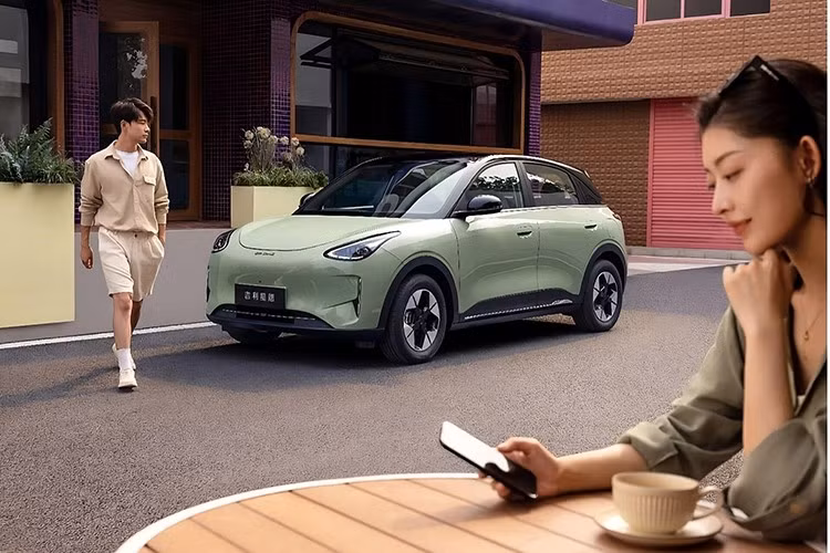 Khách hàng mua Geely Geome Xingyuan 2025 có 2 tùy chọn pin LFP do CATL sản xuất, pin dung lượng 30,12 kWh cho phạm vi di chuyển 310 km theo tiêu chuẩn CLTC và 40,16 kWh cho phạm vi di chuyển 410 km. Đây đều là những thông số có phần dư dả hơn mức cần thiết đối với một mẫu xe đô thị cỡ nhỏ.