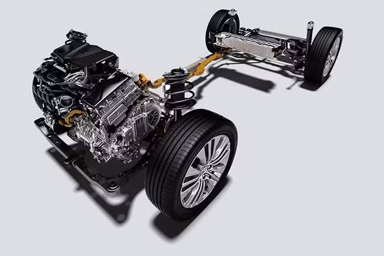 Gói công nghệ an toàn chủ động Toyota Safety Sense mới cũng được nâng cấp với tính năng phát hiện phương tiện đang chạy tới khi xe rẽ phải ở giao lộ và tính năng phát hiện người đi bộ băng qua đường khi xe rẽ trái hoặc phải...