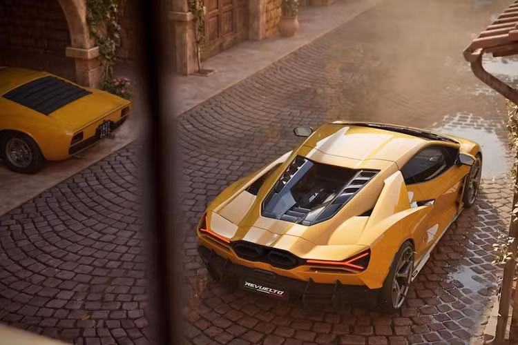 Lamborghini không công bố hình ảnh nội thất, nhưng cho biết phiên bản đặc biệt này có ghế ngồi “tái hiện lại họa tiết 'cannelloni' đặc trưng” của mẫu Miura nguyên bản.