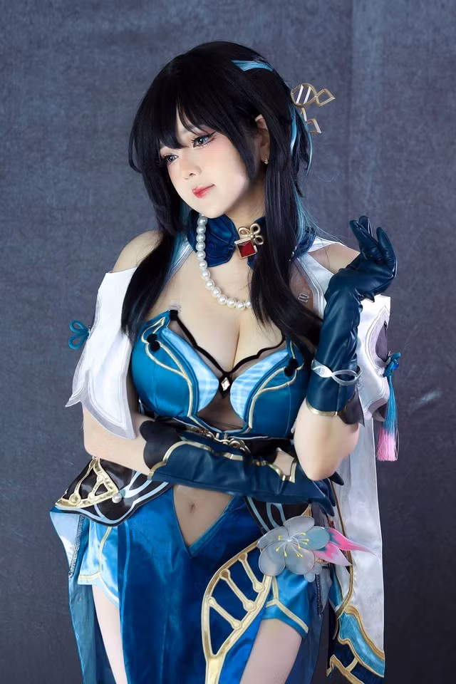 Với vẻ đẹp dịu dàng và thần thái cuốn hút, Trang Bít Tết đã thực hiện bộ ảnh cosplay một cách xuất sắc.
