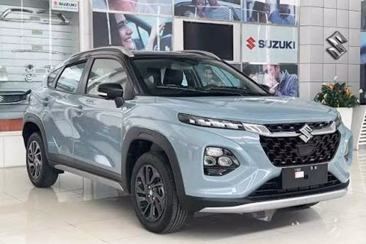 Suzuki Fronx: 46 xe ﻿Suzuki Fronx xếp ở vị trí thứ 10 là một bất ngờ lớn trên thị trường ôtô Việt Nam tháng 8/2026. Từ mức 121 xe của tháng 7, Suzuki Fronx bất ngờ lao dốc không phanh xuống còn 46 xe, tương đương mức giảm 62%. Dù doanh số cộng dồn khá tốt với 765 xe, cao nhất trong danh sách này nhưng cú sẩy chân này cho thấy Fronx đang vấp phải sự cạnh tranh cực kỳ khốc liệt từ các đối thủ.