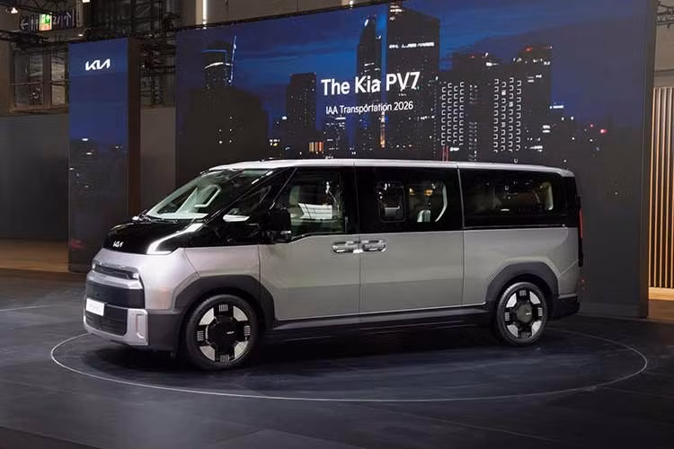 Trong kế hoạch dài hạn, Kia dự kiến phát triển 23 phiên bản và biến thể chuyển đổi khác nhau của PV7 để phân phối tại nhiều thị trường trên toàn cầu. Các mẫu xe này sẽ được xây dựng dựa trên hệ thống thân xe linh hoạt (Flexible Body System), cho phép đáp ứng nhiều nhu cầu sử dụng.