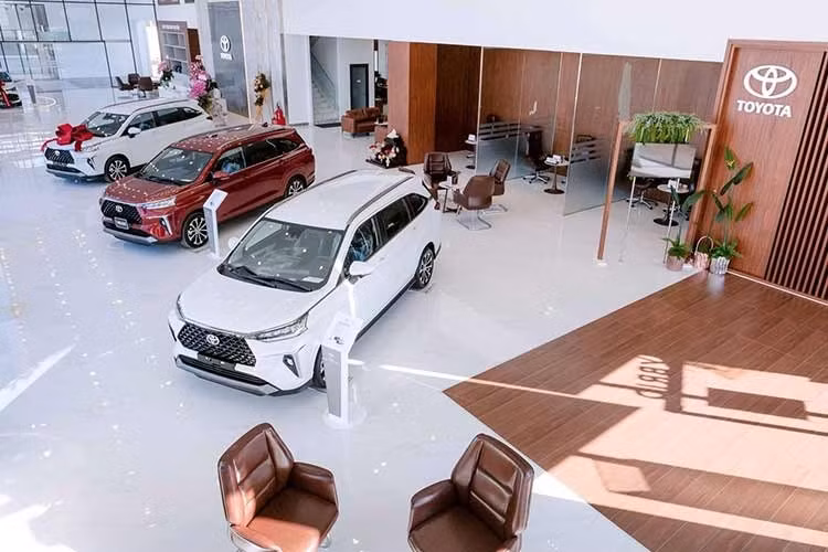 Theo báo cáo bán hàng mới nhất từ Hiệp hội Các nhà sản xuất ôtô Việt Nam (VAMA) và Hyundai Thành Công, doanh số bán xe tháng 8/2026 bao phủ một màu ảm đạm. Hầu hết các mẫu ôtô lọt top bán ế ẩm nhất đều ghi nhận mức tăng trưởng âm - đây có thể một phần do tháng 7 âm lịch (tháng ngâu hay tháng cô hồn), nhiều người dùng còn giữ thói quen kiêng kị mua sắm.