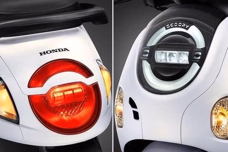 Cụm đèn pha LED với họa tiết pha lê kết hợp dải đèn định vị hình bán nguyệt tạo điểm nhấn ấn tượng cho phần đầu xe. Đèn hậu thiết kế bất đối xứng giữ nét cá tính, trong khi đèn xi-nhan halogen gợi lại phong cách cổ điển, tương đồng với phiên bản Scoopy vừa được giới thiệu tại Thái Lan hồi đầu năm.