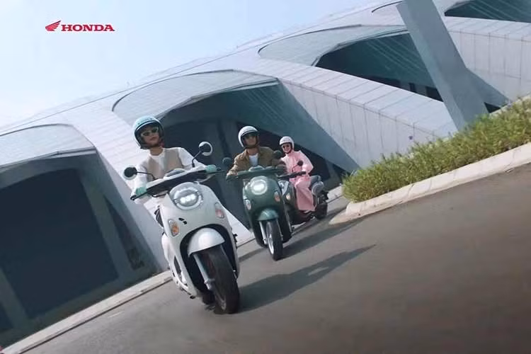 Hệ thống Idling Stop cũng có thể tiếp tục xuất hiện, giúp động cơ tự động ngắt khi xe dừng trong một số điều kiện và khởi động lại khi người lái tiếp tục di chuyển. Tuy nhiên, các thông số kỹ thuật và trang bị dành riêng cho thị trường Việt Nam hiện chưa được Honda xác nhận.
