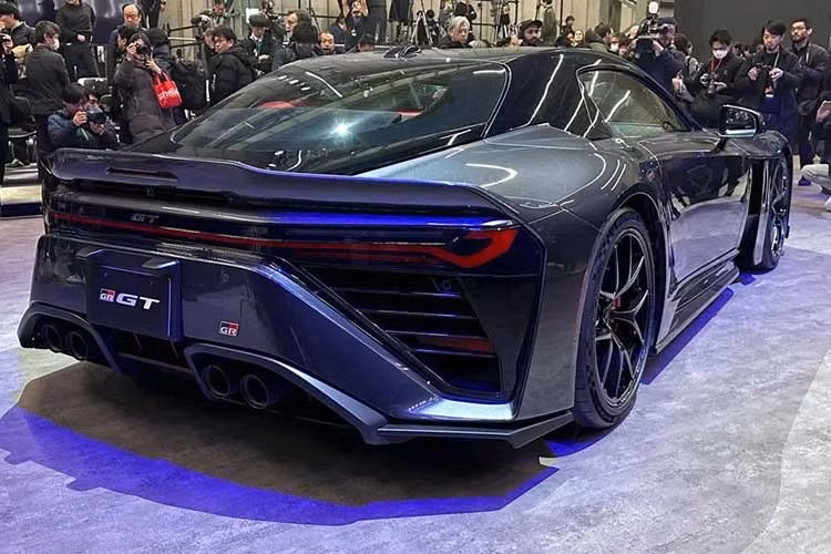 “Chúng tôi sẽ không có đủ xe Toyota GR GT 2027 để đáp ứng nhu cầu và đó là chủ ý của chúng tôi”, Phó chủ tịch cấp cao phụ trách Hoạt động mảng ôtô của hãng Toyota Nhật Bản, ông Andrew Gilleland, nói với phóng viên tờ The Drive.