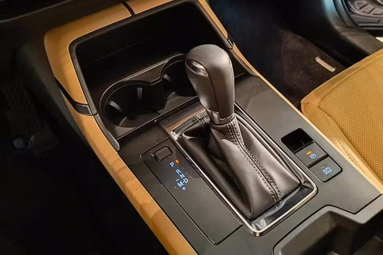 CX-5 thế hệ mới cũng sở hữu gói hỗ trợ lái Mazda i-Activsense, với các tính năng như giám sát điểm mù, hỗ trợ chuyển làn, kiểm soát hành trình thích ứng, hỗ trợ giữ làn khẩn cấp và hỗ trợ phanh thông minh phía trước/sau.