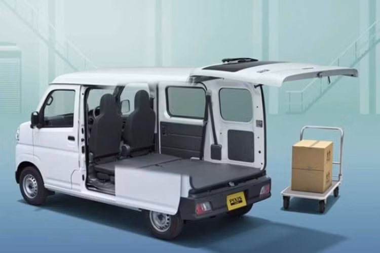 Sự xuất hiện của mẫu xe tải điện cỡ nhỏ này không chỉ giải quyết bài toán kinh tế cho ngành giao vận mà còn góp phần giảm thiểu tiếng ồn và khí thải tại các khu dân cư. Xe sở hữu kích thước nhỏ gọn đặc trưng, cho phép xe luồn lách linh hoạt qua những con phố chật hẹp.