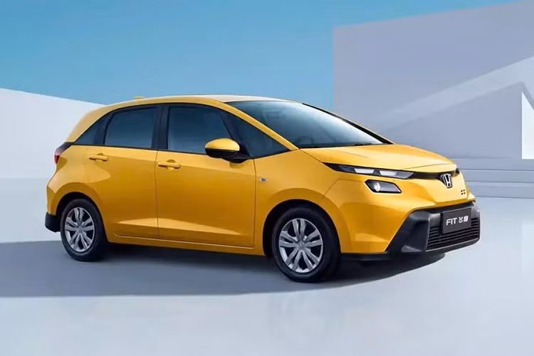Nhìn tổng thể, phần đầu của mẫu xe này mang phong cách giống Toyota hơn là Honda truyền thống. Ngoài "khuôn mặt" mới, các phần còn lại của xe gần như giữ nguyên so với phiên bản cũ.