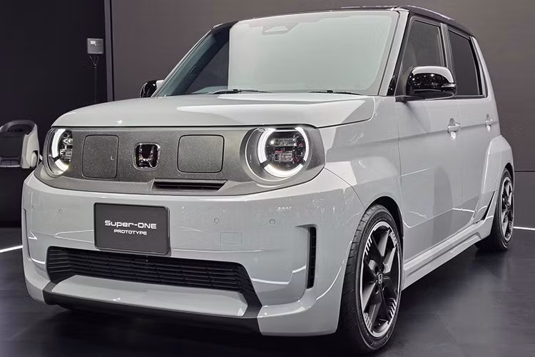 Phiên bản thương mại của xe sẽ giữ nguyên cái tên Honda Super-One ở hầu hết các thị trường vào năm 2026. Riêng tại Anh, mẫu xe mini điện này sẽ mang tên Honda Super-N.