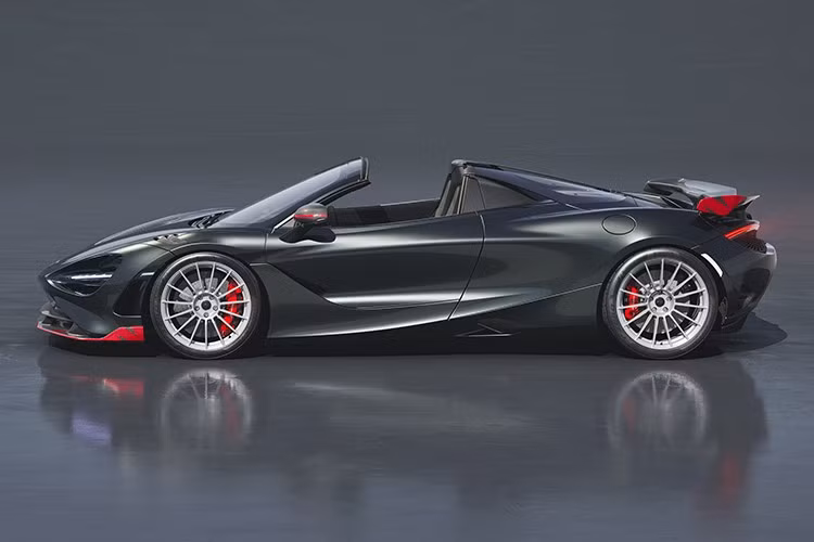 Về nội thất, McLaren đã chọn trang bị cần số và bàn đạp lấy cảm hứng từ F1 GTR, được sơn vàng để tăng thêm sự sang trọng, ba phiên bản bọc Alcantara và một tấm bảng riêng cũng được hoàn thiện bằng vàng. Thương hiệu riêng trên tựa đầu và tay vịn hoàn thiện những nâng cấp trong cabin.