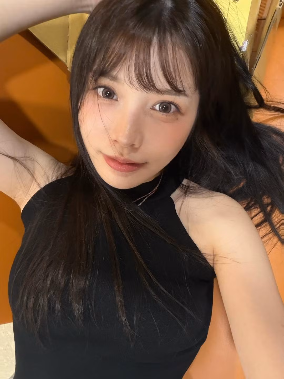 Thậm chí, trong cùng video, YuXi tiết lộ rằng cô nhận hơn 100 bức ảnh nhạy cảm mỗi năm từ những người đàn ông xa lạ qua Instagram.