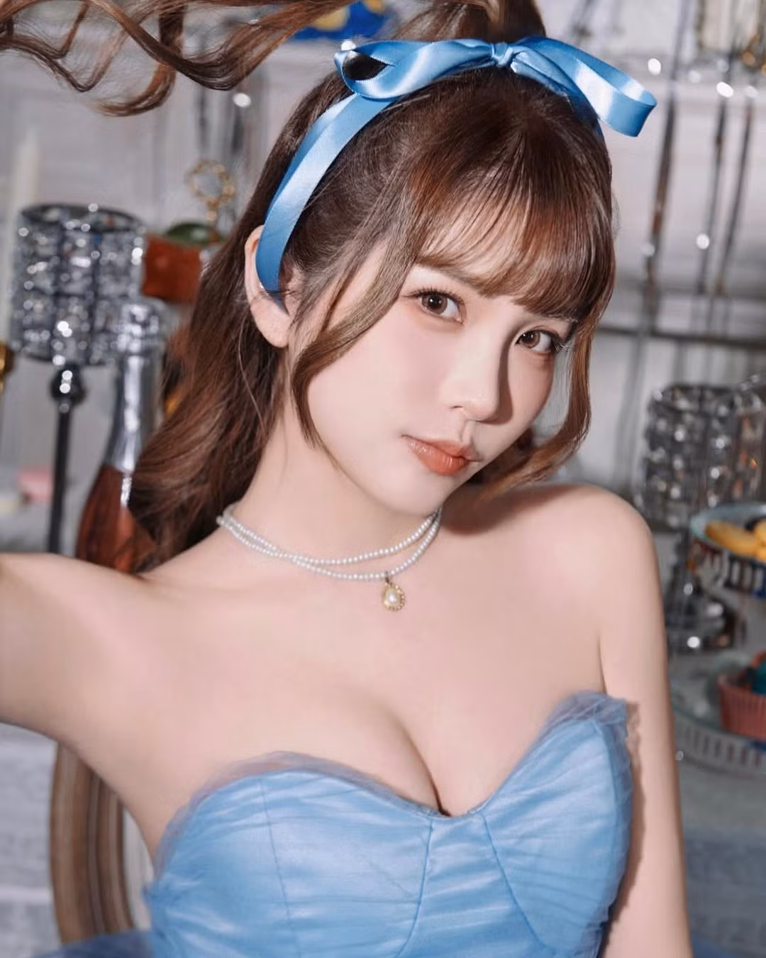 Theo lời kể của YuXi, vài năm trước, nữ streamer này từng mở một đợt bán quần áo cũ để gây quỹ từ thiện, nhằm giúp đỡ những người gặp hoàn cảnh khó khăn.