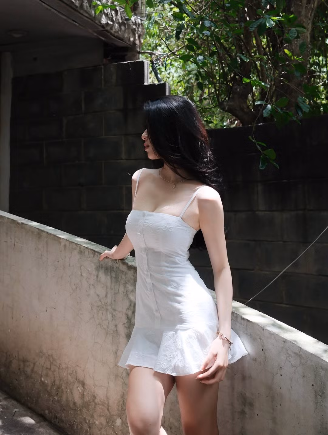 Phương Linh "cân đẹp" mọi phong cách, lúc cá tính, khi trưởng thành quyến rũ, lúc lại mang vibe nàng thơ trong sáng.