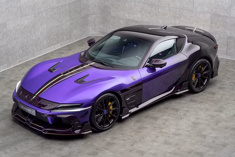 Ferrari 12Cilindri là một trong những mẫu xe mới ra mắt của thương hiệu "ngựa chồm" trên thị trường. Được hãng xe Ý giới thiệu vào mùa xuân năm ngoái, mẫu xe hai chỗ ngồi này bắt đầu được bán ra vào cuối năm 2024.