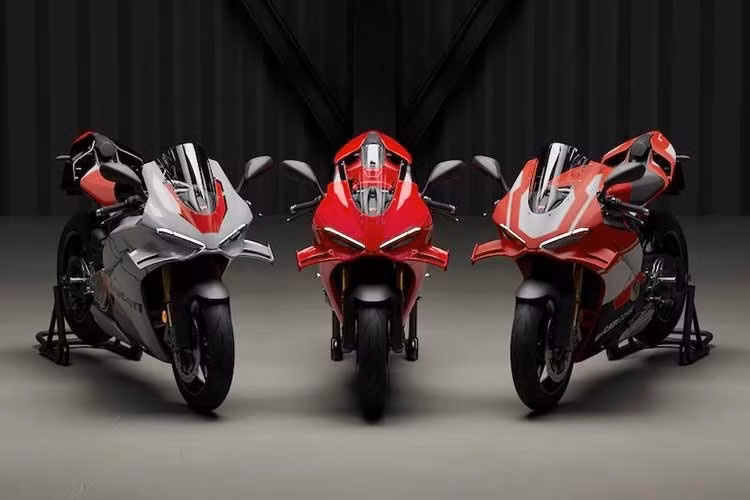 Ducati Panigale V4 2027 mới sẽ có mặt tại các đại lý Ducati ở châu Âu từ tháng 3/2027. Xe sở hữu giá bán từ 29.390-35.890 Euro (tương đương khoảng 852 triệu đến 1,04 tỷ đồng). Dự đoán, mẫu xe này sẽ sớm về Việt nam trong thời gian tới.