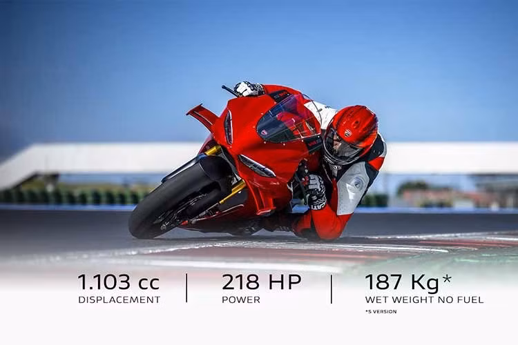 Cùng với việc kéo dài tỷ số truyền cuối và nâng giới hạn vòng tua lên 15.000 vòng/phút ở các cấp số từ 2 đến 5, người lái có thể duy trì dải tua cao lâu hơn, giảm bớt số lần chuyển số trên mỗi vòng đua. Tùy chọn hệ thống xả Akrapovič Full Racing PRO giúp tăng thêm 11 mã lực, mô-men xoắn tăng 7Nm và giảm 6,6kg trọng lượng.