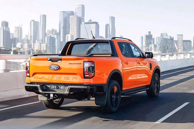 Động thái trên được cho là tương tự kế hoạch nâng cấp Ford Bronco 2027, khi các phiên bản Outer Banks, Badlands, Heritage và Filson dự kiến chuyển từ động cơ V6 2.7L sang loại V6 3.0L có công suất được điều chỉnh thấp hơn.