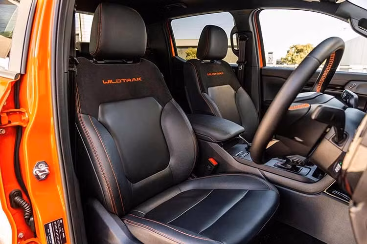 Tuy nhiên, Ford chưa xác nhận thông số động cơ V6 3.0L dành cho Ranger XLT và Lariat. Một khả năng được đề cập là hãng sẽ sử dụng cấu hình tương tự Bronco 2027, với công suất 380 mã lực và mô-men xoắn 597 Nm.