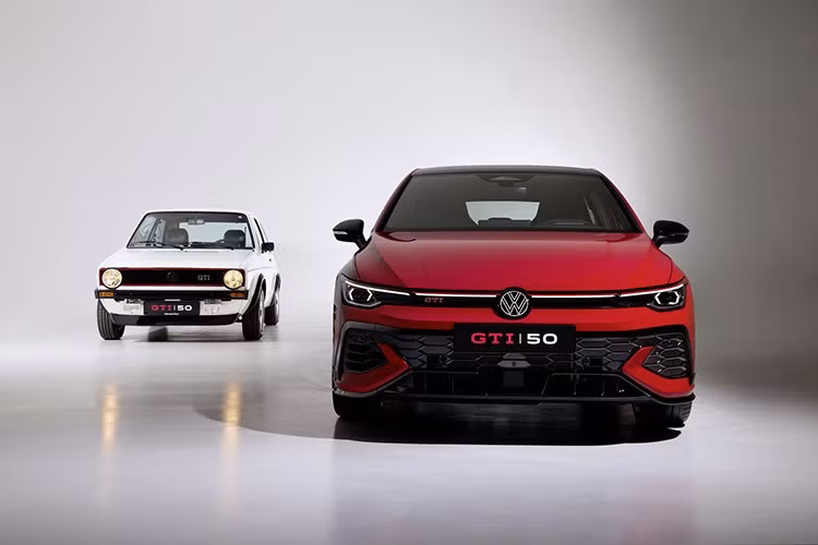 Tất nhiên, Volkswagen đã tạo ra một phiên bản đặc biệt để kỷ niệm thành tựu này chiếc Golf GTI sản xuất hàng loạt mạnh mẽ nhất từ ​​trước đến nay, với công suất 239 kW (321 mã lực). Phiên bản đặc biệt này hiện có thể đặt hàng tại một số thị trường châu Âu, dự kiến ​​giao hàng bắt đầu vào năm tới.