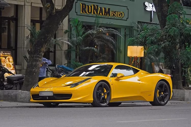 Tuy nhiên, những chiếc Ferrari 458 Italia được chào bán tại Việt Nam đều được 1 doanh nhân Tây Nguyên mua lại hết để đưa vào bộ sưu tập, vì thế việc còn vài xe Ferrari 458 Italia xuất hiện trên đường là khá bất ngờ.