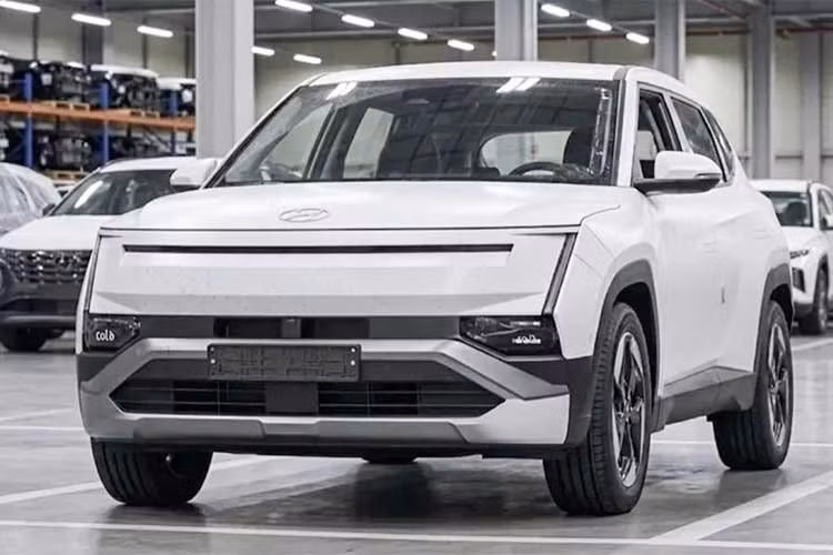 Ngoài bản N Line, Hyundai cũng đang phát triển phiên bản XRT Pro thiên về off-road với khoảng sáng gầm cao hơn, lốp địa hình, móc kéo và giá nóc chuyên dụng. Theo kế hoạch, Hyundai Tucson thế hệ mới dự kiến ra mắt toàn cầu vào cuối năm 2026 trước khi được phân phối tại nhiều thị trường lớn trong năm tiếp theo.