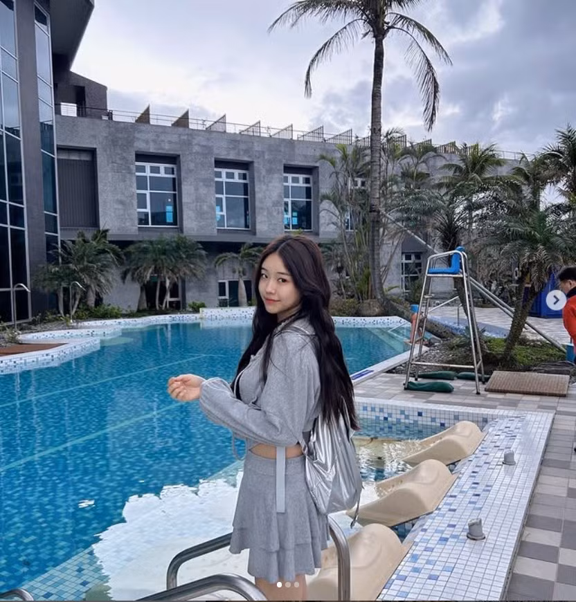 Judy thẳng thắn chia sẻ rằng đôi khi cô vẫn thấy ngại ngùng khi diện trang phục quá gợi cảm ở nơi công cộng, nhưng chính những trải nghiệm ấy lại giúp cô thêm mạnh mẽ, học cách yêu bản thân và lan tỏa năng lượng tích cực đến khán giả. Ảnh: Instagram nhân vật
