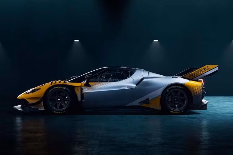 Tuy nhiên, Ferrari mới đây đã tung ra một phiên bản còn "khủng" hơn là 296 GT Modificata mới, khi chiếc siêu xe này là một món đồ chơi dành cho đại gia trên đường đua và vì thế hoàn toàn không phải tuân thủ theo luật nào.