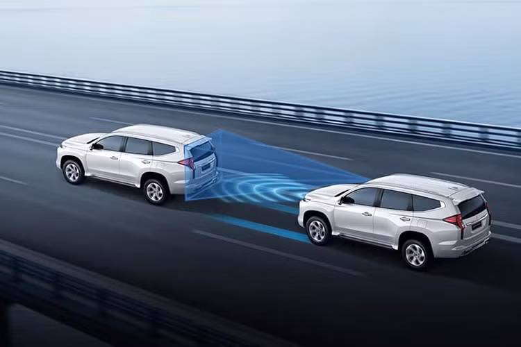 Mitsubishi Pajero Sport GT 2WD sử dụng động cơ diesel 2.4L tăng áp (mã 4N16 Hyper Power) cho công suất 184 mã lực và mô-men xoắn cực đại 430 Nm, kết hợp với hộp số tự động 6 cấp và hệ dẫn động cầu sau.