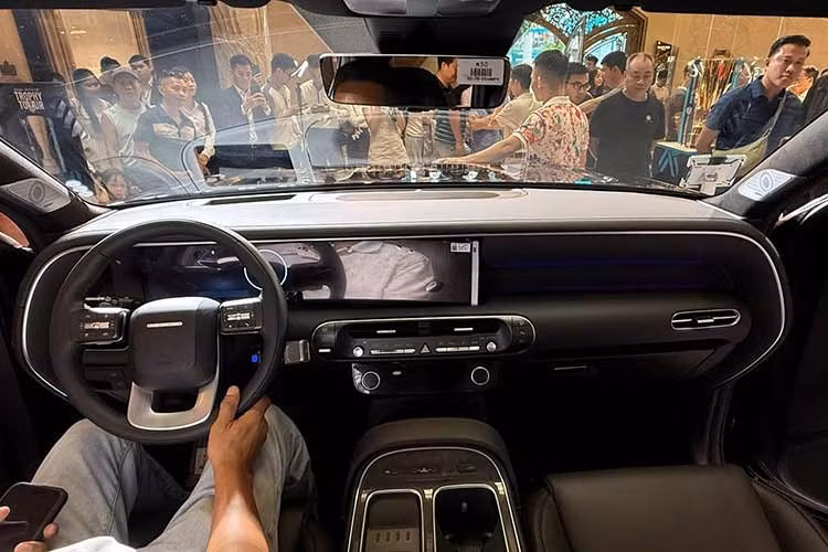 Hyundai cung cấp tùy chọn ghế Relaxation cho hàng ghế trước và hàng ghế thứ hai với khả năng ngả sâu và đỡ bắp chân. Phiên bản tiêu chuẩn có cấu hình 8 chỗ ngồi, trong khi khách hàng cũng có thể lựa chọn hàng ghế giữa dạng thương gia để tăng sự thoải mái.