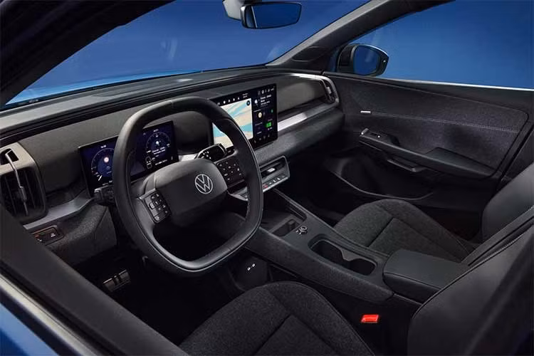 Chưa hết, ID. Cross còn chia sẻ khoang nội thất với Volkswagen ID. Polo, Cupra Raval và Skoda Epiq vì cùng sử dụng nền tảng khung gầm MEB+ của tập đoàn mẹ. Volkswagen cho biết hãng đã khắc phục nhiều điểm bị đánh giá chưa tốt trên các mẫu xe trước đây.