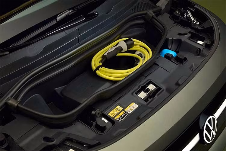 Phiên bản tiêu chuẩn được trang bị mô-tơ điện có công suất tối đa 114 mã lực (85 kW), kết hợp pin 37 kWh. Các phiên bản cao hơn sử dụng cùng loại pin nhưng nâng công suất lên 133 mã lực (199 kW), hoặc kết hợp pin 52 kWh với mô-tơ điện mạnh 208 mã lực (155 kW). Phiên bản cao cấp nhất có phạm vi hoạt động dự kiến lên tới 436 km theo tiêu chuẩn WLTP.
