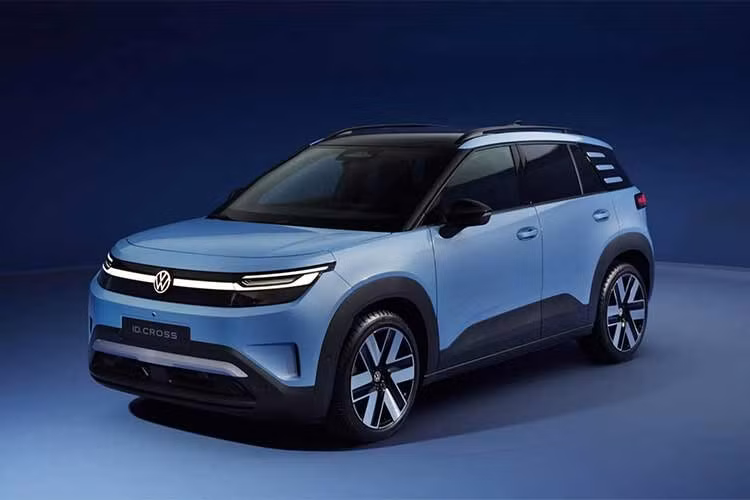 Phân khúc SUV điện giá bình dân tại châu Âu đang ngày càng sôi động và Volkswagen cũng muốn tạo dấu ấn với ID. Cross. Không chỉ tên gọi, phiên bản thương mại của Volkswagen ID. Cross Concept còn gần như được giữ nguyên thiết kế so với mẫu xe ý tưởng ra mắt vào năm ngoái.