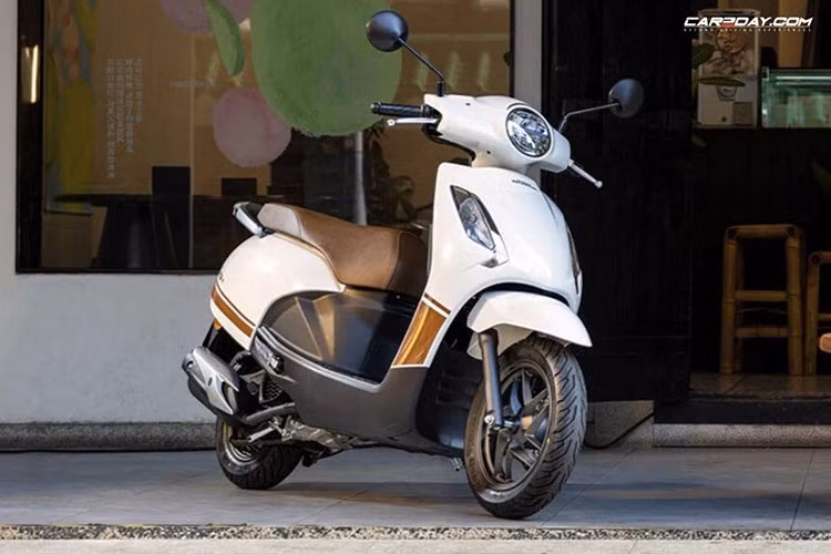 Liên doanh Wuyang-Honda vừa chính thức giới thiệu mẫu xe tay ga Spacy 125 đời 2026 tại thị trường Trung Quốc. Đây cũng là mẫu xe tay ga từng được đưa về thị trường Việt Nam vào năm 1998, tạo được sức hút lớn đối với người tiêu dùng, nhưng đến nay đã ngừng bán.